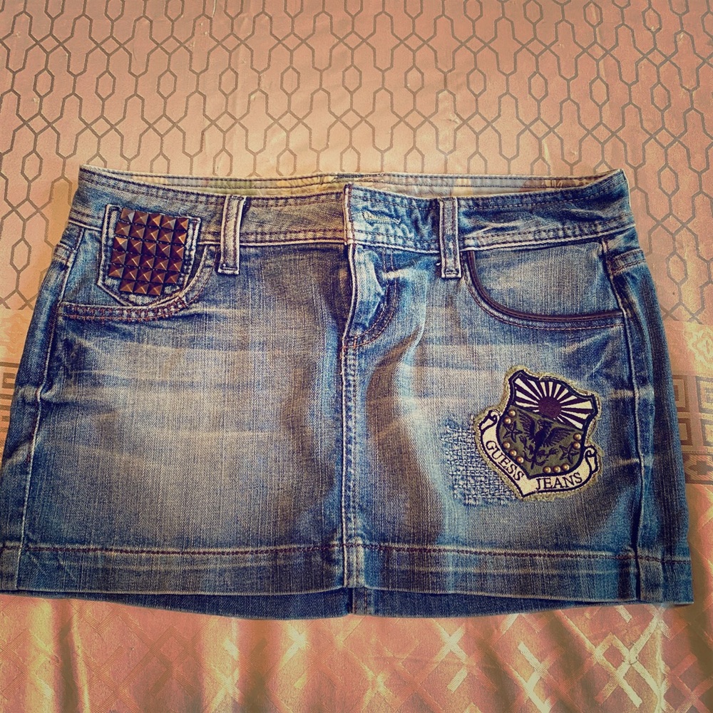 Mini skirt with lot of details from Guess.